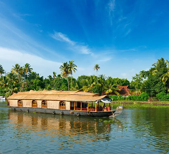 houseboat cruising in Kerala`s backwaters